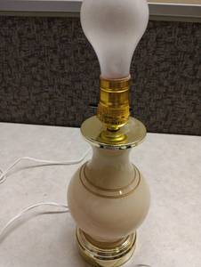lot 97 image: Vintage White Ceramic Table Lamp with UL Listed Socket