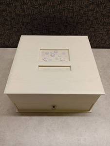 lot 99 image: Elegant White Card Storage Box with Floral Design