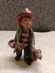 lot 104 image: Vintage Sarahs Attic Figurine with Dog - 1993 Limited Edition