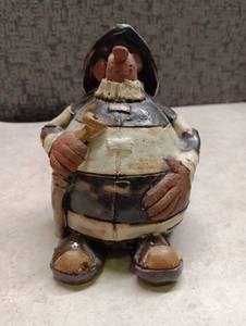 lot 105 image: Vintage Ceramic Dutch Boy Figure