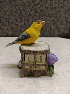 lot 106 image: Vintage Yellow Finch Perpetual Calendar
