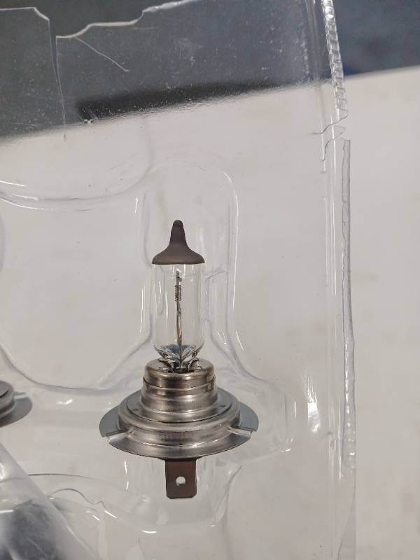 lot 13828 image: Newbrown H7 Halogen 2pk Headlight Bulb