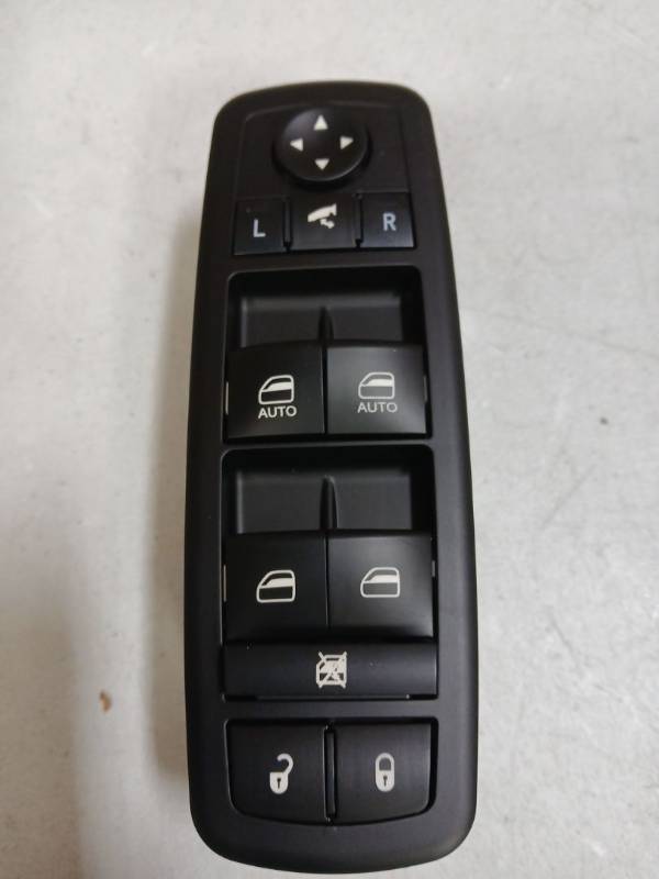 lot 31622 image: Power Window Master Control Switch