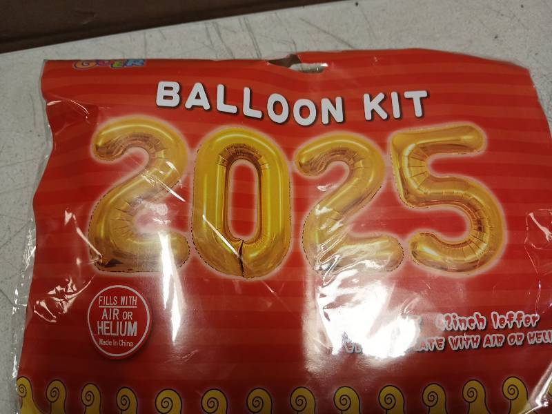 lot 30714 image: GOER 42 Inch 2025 Gold Foil Number Balloons for 2025 New Year Eve Festival Party Supplies Graduation Decorations