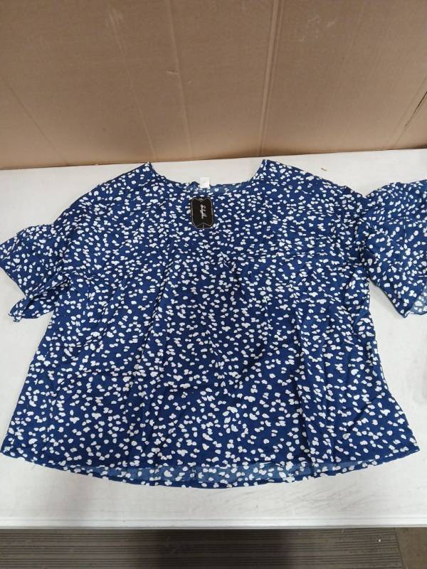lot 31389 image: Soly Hux Plus Size Blue with White Floral Shirt XL