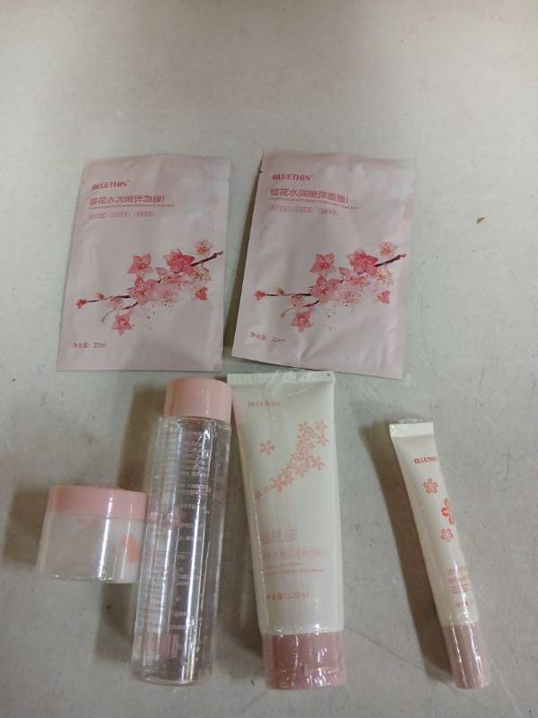 lot 31393 image: Amino Acid Skin Care Products Set