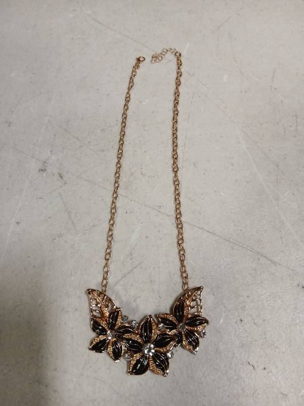 lot 31527 image: Floral Necklace