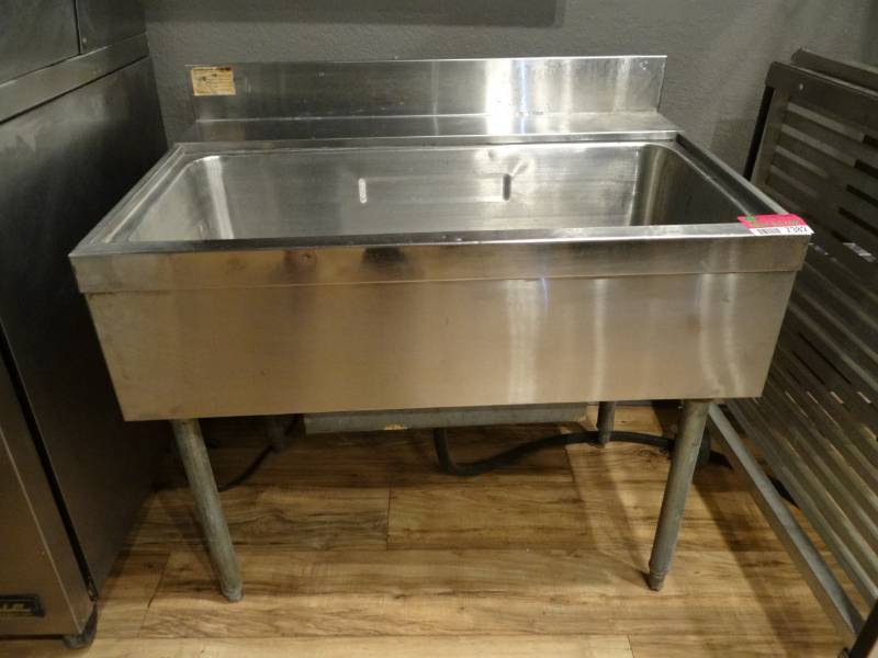 lot 7382 image: Stainless Bar Sink