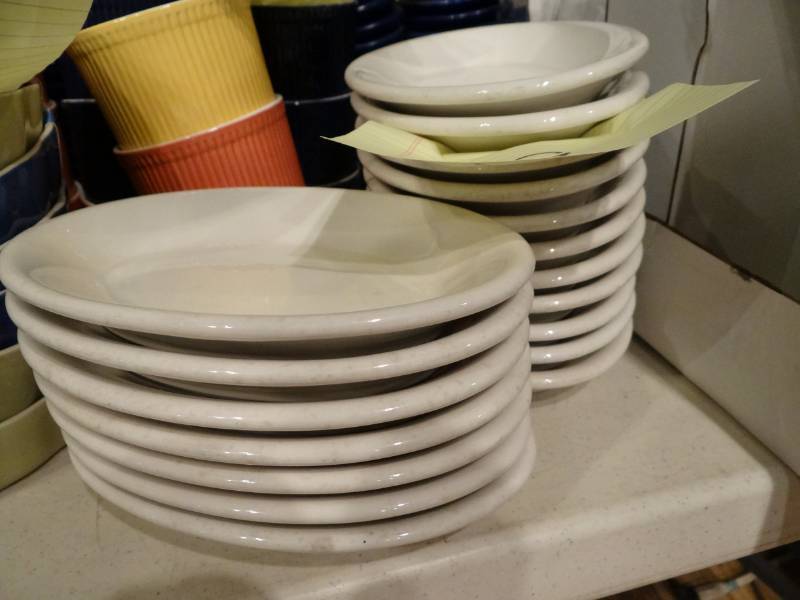 lot 7400 image: Lot of (19) 8 Oneida White Plates