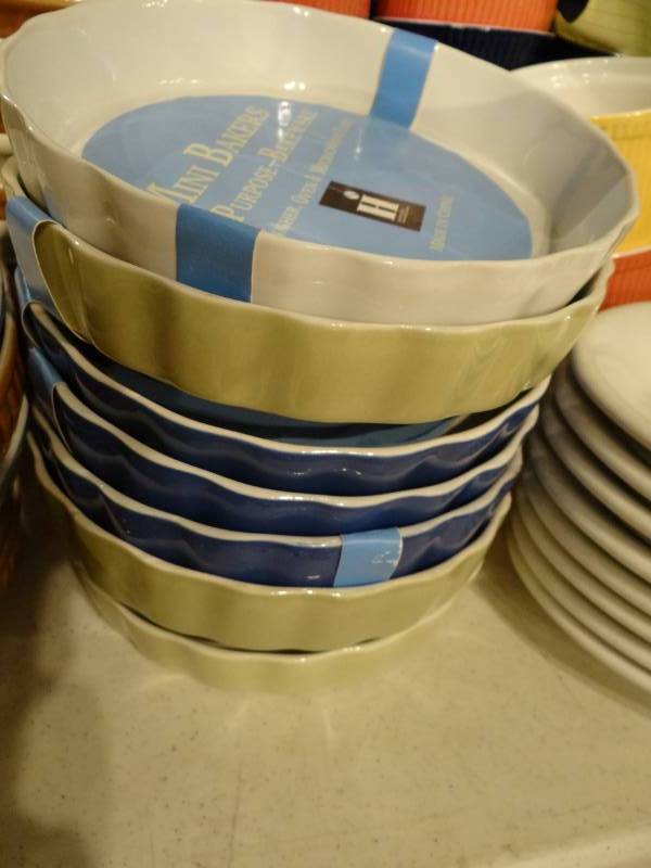 lot 7401 image: Lot of (7) Houseware International Mini Bakers