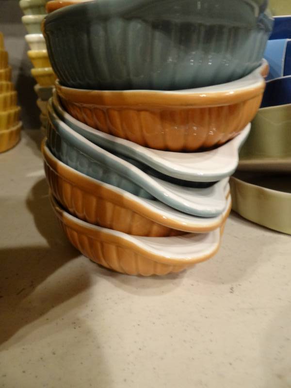 lot 7402 image: Lot of (6) WCL Bakeware