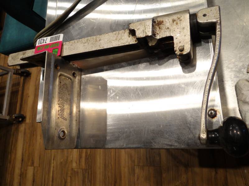 lot 7420 image: Edlund Can Opener, Attach to Table