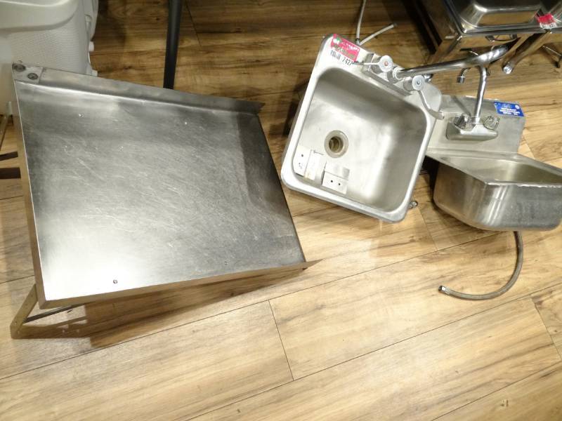 lot 7427 image: Lot of 2 Stainless Sinks and Misc. Piece