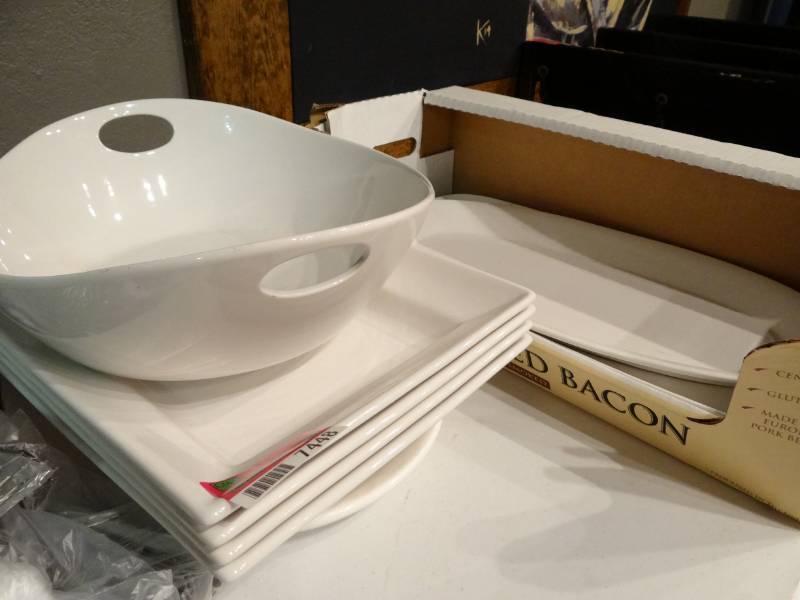 lot 7448 image: Lot of 8 White Ceramic Platters and 1 Bowl