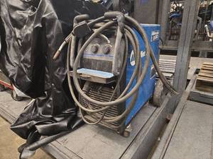 lot 4384 image: Miller Millermatic 252 MIG Welder