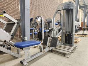 lot 6133 image: Nautilus Nitro Plus Compound Row Machine