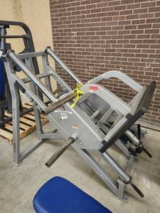 lot 6135 image: Hammer Strength Leg Press Machine