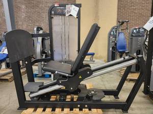 lot 6139 image: Hammer Strength Seated Leg Press Machine