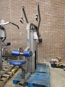 lot 6147 image: Nautilus Nitro Evo Lat Pulldown Machine
