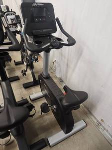 lot 6180 image: Life Fitness Commercial Exercise Bike