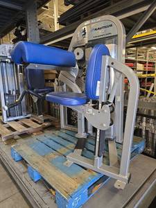 lot 6193 image: Nautilus Nitro Plus Preacher Curl Machine
