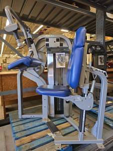 lot 6221 image: Nautilus Tricep Extension Machine