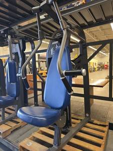 lot 6224 image: Nautilus Nitro Evo Vertical Chest Press Machine