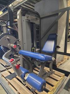 lot 6228 image: Nautilus Impact Strength Leg Extension Machine