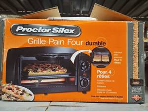 lot 8283 image: Proctor Silex Toaster Oven - 4 Slice Capacity