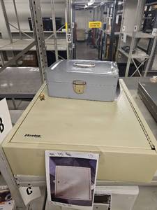 lot 8966 image: Master Lock Metal Storage Box with Cash Box