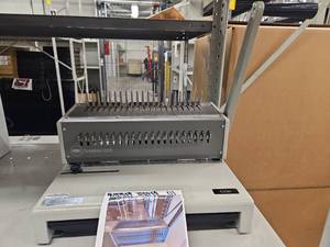 lot 8967 image: GBC CombBind C250 Professional Binding Machine