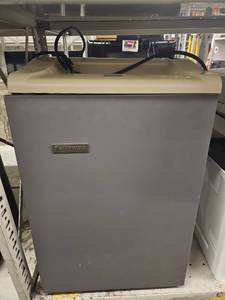 lot 8979 image: Fellowes Paper Shredder Model 38221
