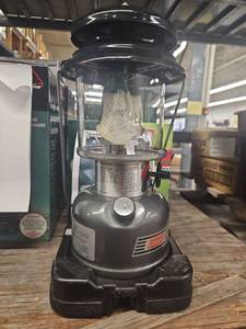 lot 8994 image: Coleman Dual Fuel Lantern Set with Case