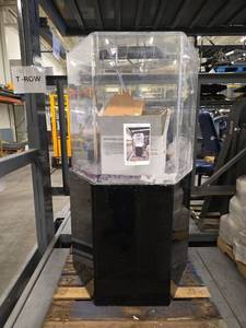 lot 18363 image: Large Fish Tank