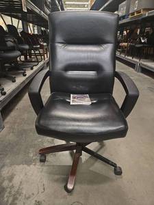 lot 18384 image: (2) Black Leather Office Chair