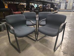 lot 18390 image: Knoll Guest Chair Set