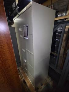lot 20209 image: HON Filing Cabinet