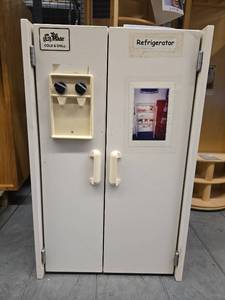 lot 20272 image: Toy-Mate Play Kitchen Refrigerator Set