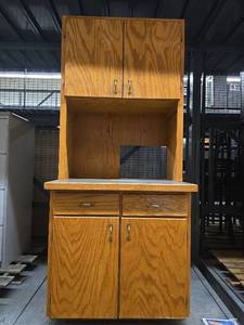 lot 20284 image: Oak Kitchen Cabinet Unit