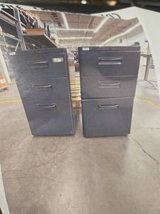 lot 18426 image: (2) Black Metal 3-Drawer Filing Cabinet