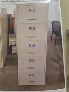 lot 18431 image: Industrial 5-Drawer Metal Filing Cabinet with Keys