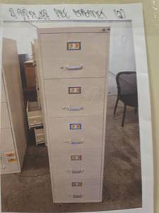 lot 18432 image: Industrial Metal Filing Cabinet - 5 Drawer