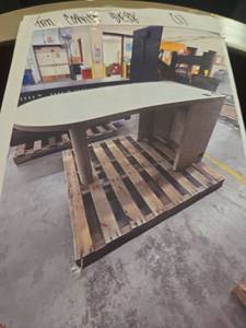 lot 18435 image: Metal Desk