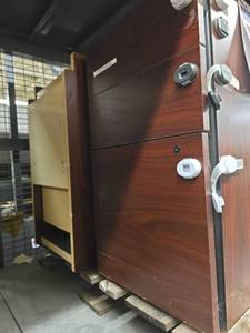 lot 20298 image: Set of 2 Under The Desk Filing Cabinets