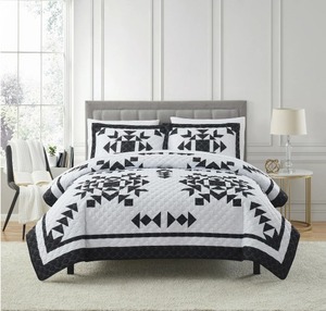 lot 2347 image: Mainstays 7 Piece Black & White Quilt Set with Sheets, Full