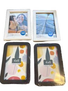 lot 2446 image: Four packs of 4 x 6 frames
