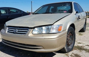 lot 1940 image: 2000 Toyota Camry LE - CHAMPAGNE