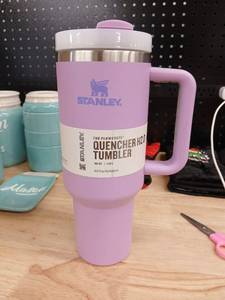 lot 40286 image: Stanley Flowstate Quencher H2O Tumbler 40oz - Lilac - Retail $45