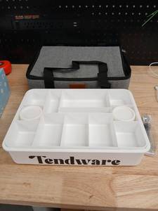 lot 40295 image: Tendered Divided Chilled Snack container With Carrying Case - Retail $30