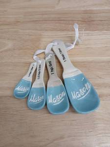 lot 40300 image: Ceramic Measuring Spoons Set - Mason Blue - Retail $24